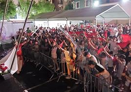 Los antxotarras despidieron esta nueva edición de los sanfermines en la plaza Biteri.