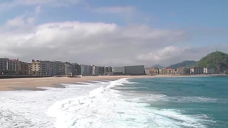 Sintonía de Contigo en la playa cantada por Álex Ubago