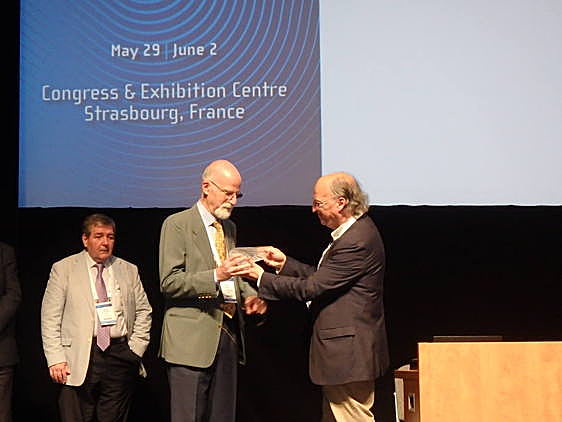 Maurizio Prato bere saria jasotzen Estrasburgon egin zen kongresuan.