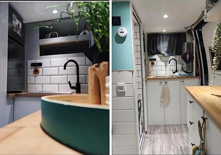 El interior de la furgoneta estacionada en el parking del monte Ulia