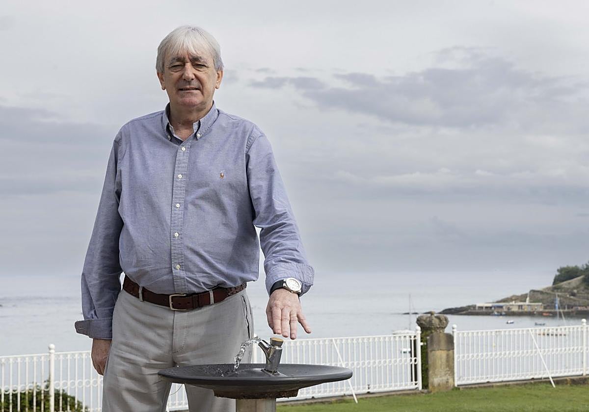 Iñigo Elosegi, ayer en el Palacio de Miramar de Donostia, donde presentó el curso de verano 'Los embalses y el cambio climático'.