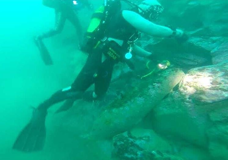 Imagen principal - Momentos de la intervención de la Guardia Civil