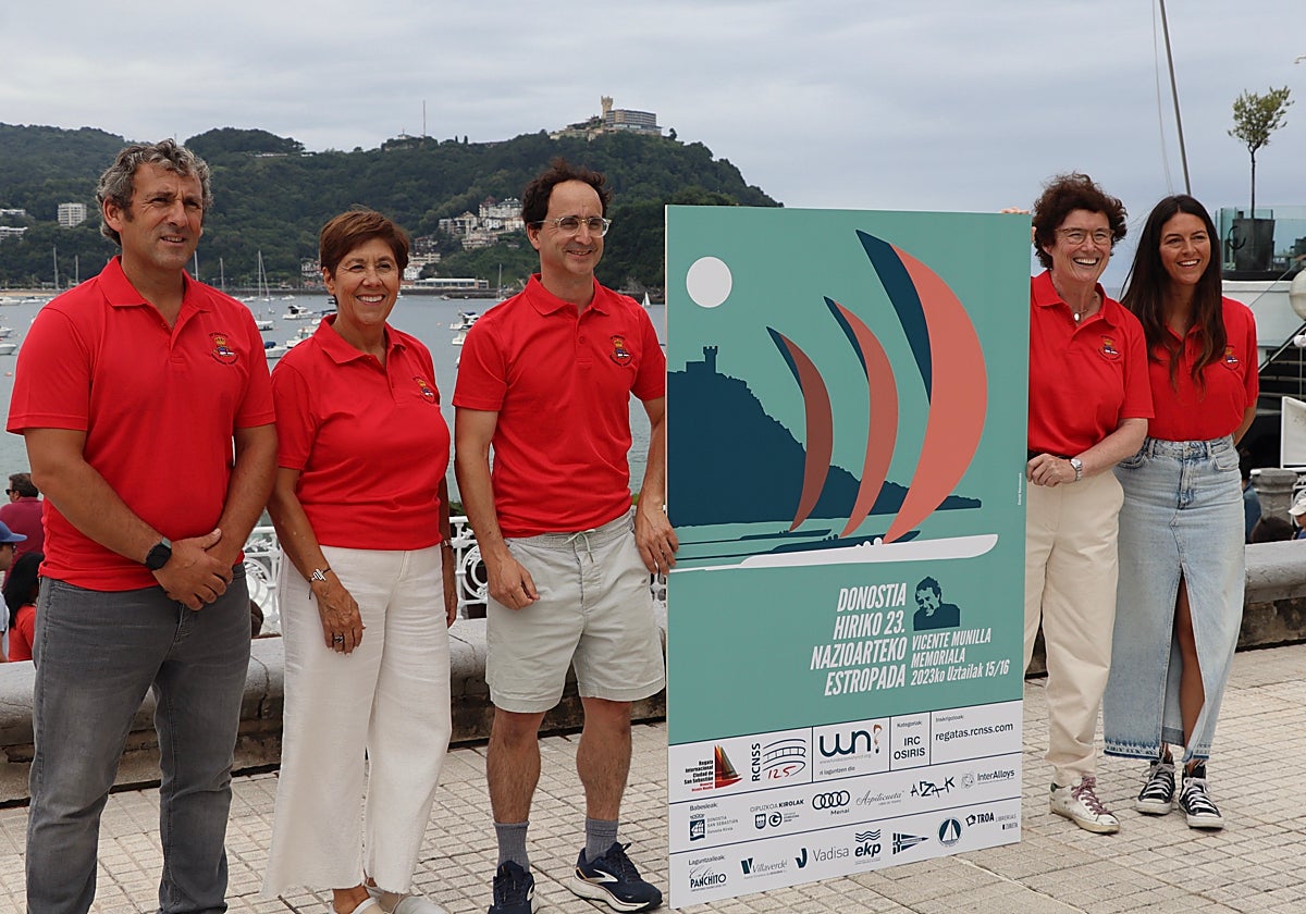 Organizadores y autoridades en la presentación de hoy.