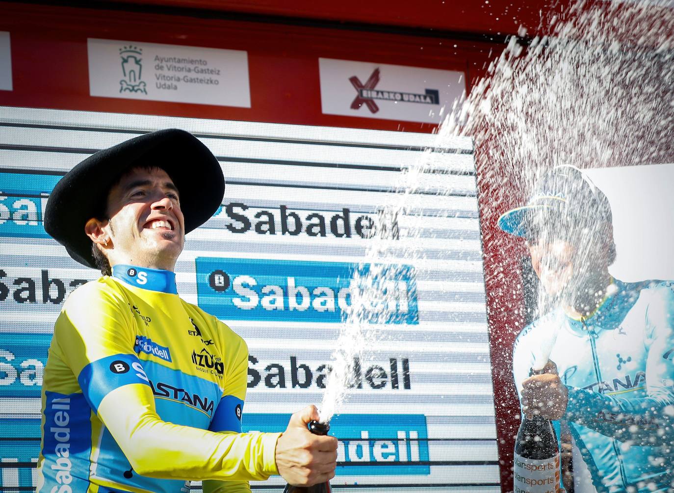 2019 - Izagirre se proclama campeón de la Itzulia tras vencer en la última etapa. 