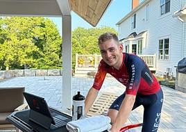 Magnus Sheffield hace rodillo en casa en una imagen publicada este miércoles en sus redes.