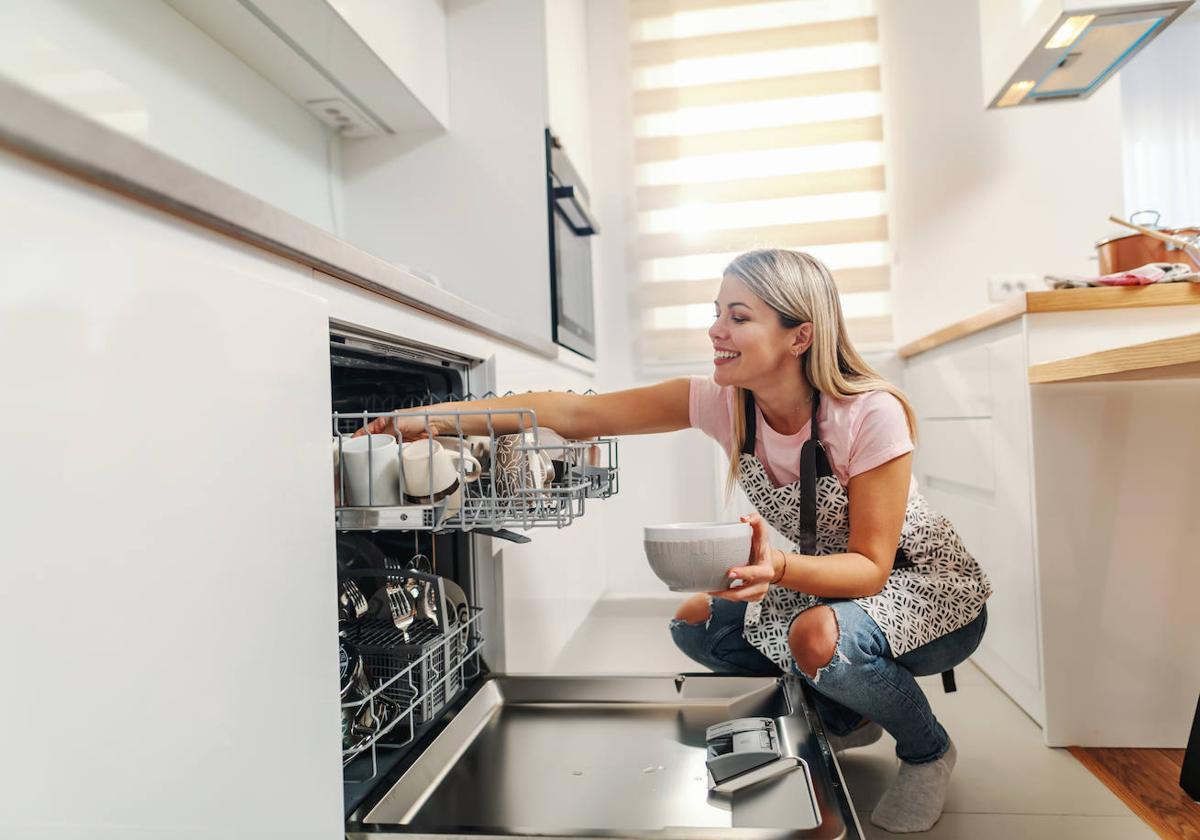 Ahorra en el precio de la luz hoy: atento con poner la lavadora a esta hora