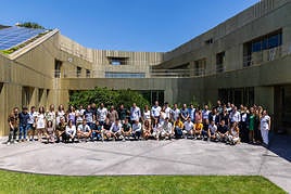 Basque Culinary Center-en egin den topaketan parte hartu duten gazteak eta hizlariak.