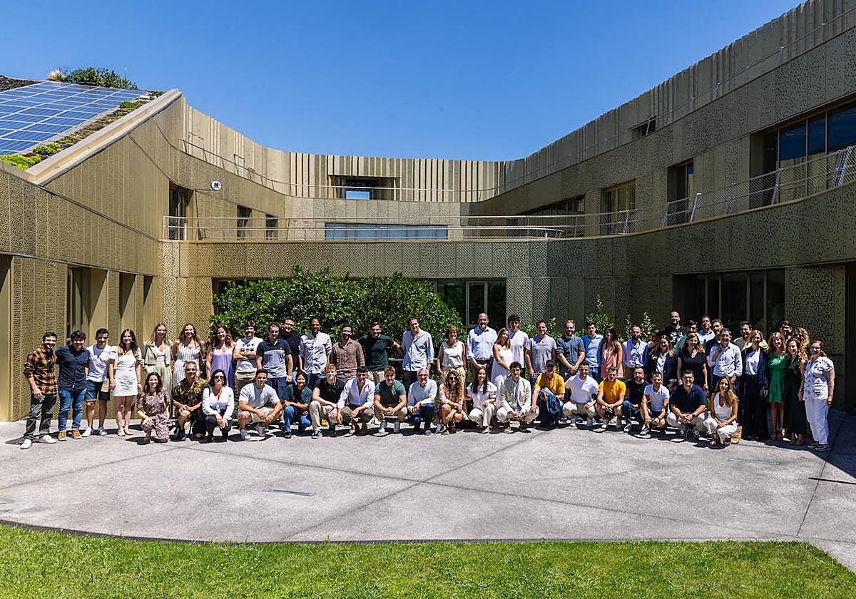 Basque Culinary Center-en egin den topaketan parte hartu duten gazteak eta hizlariak.