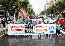 Cabeza de la manifestación de este sábado por las calles de Donostia.