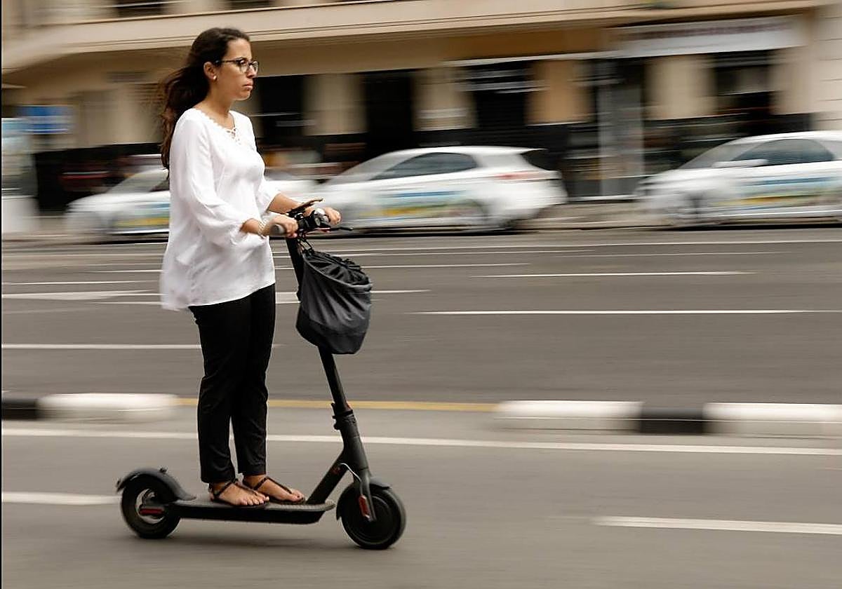 El Ayuntamiento de San Sebastián impone más de 150 multas a patinetes eléctricos con la nueva ordenanza