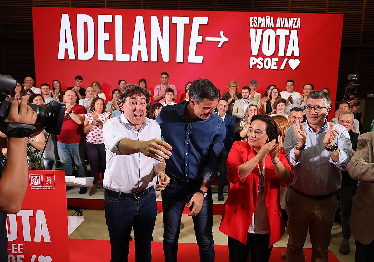 Andueza, Sánchez, Romero y López, aplauden emocionados este martes en el Kursaal.