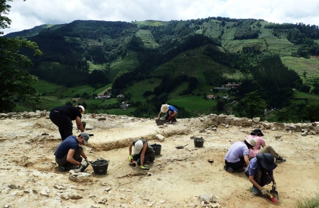 Munoaundin egiten ari diren indusketa lanak.