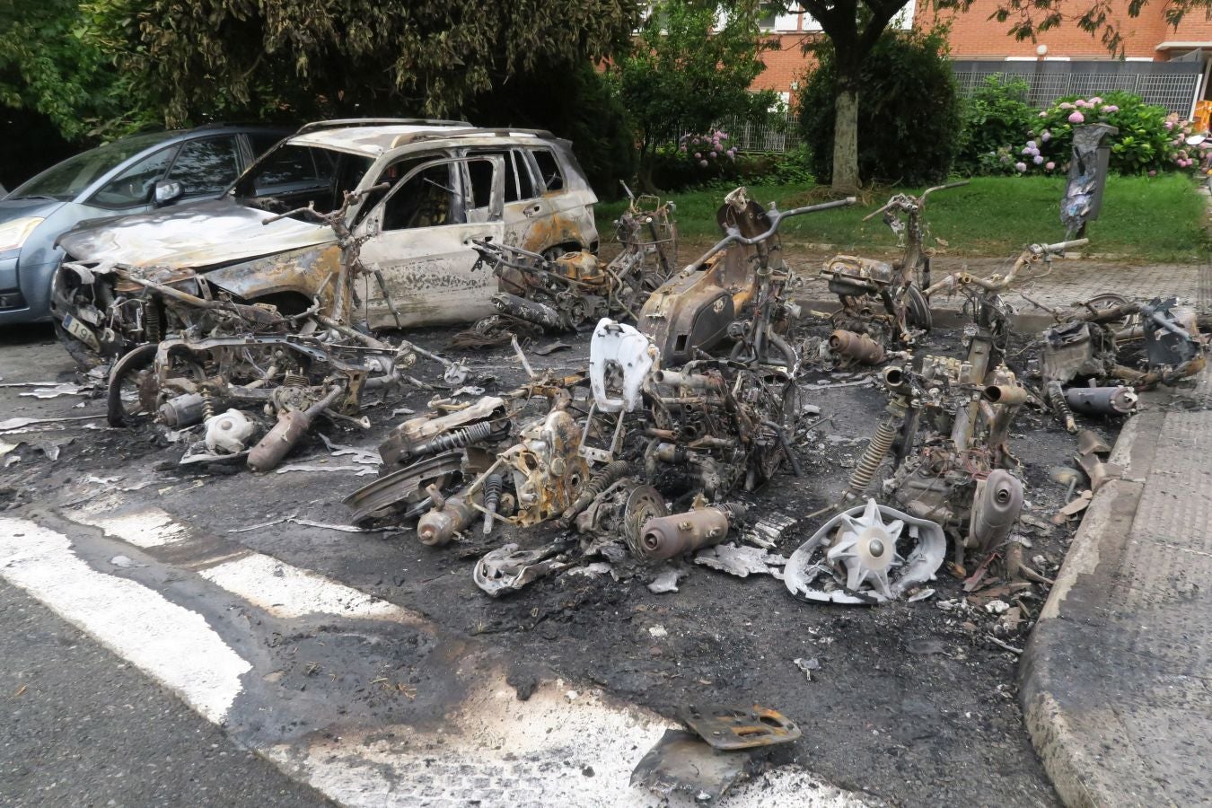 Nueve motos y un coche calcinados en San Sebastián
