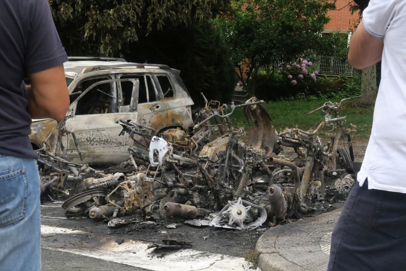 Nueve motos y un coche calcinados en San Sebastián