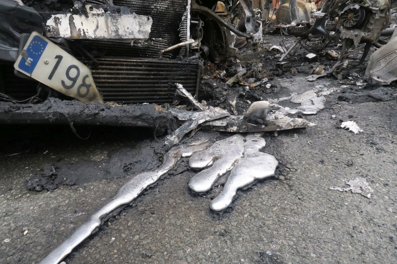 Nueve motos y un coche calcinados en San Sebastián