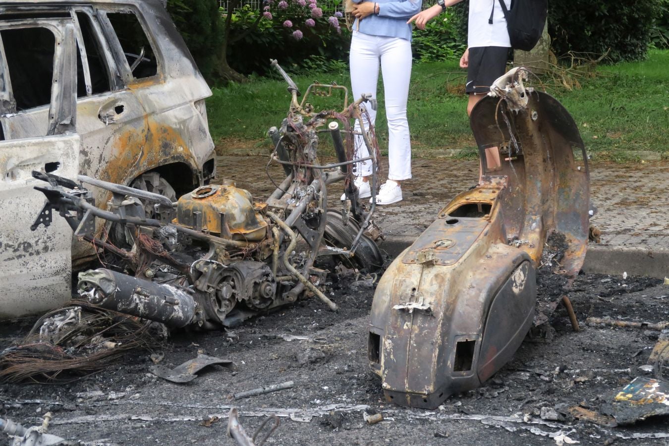 Nueve motos y un coche calcinados en San Sebastián