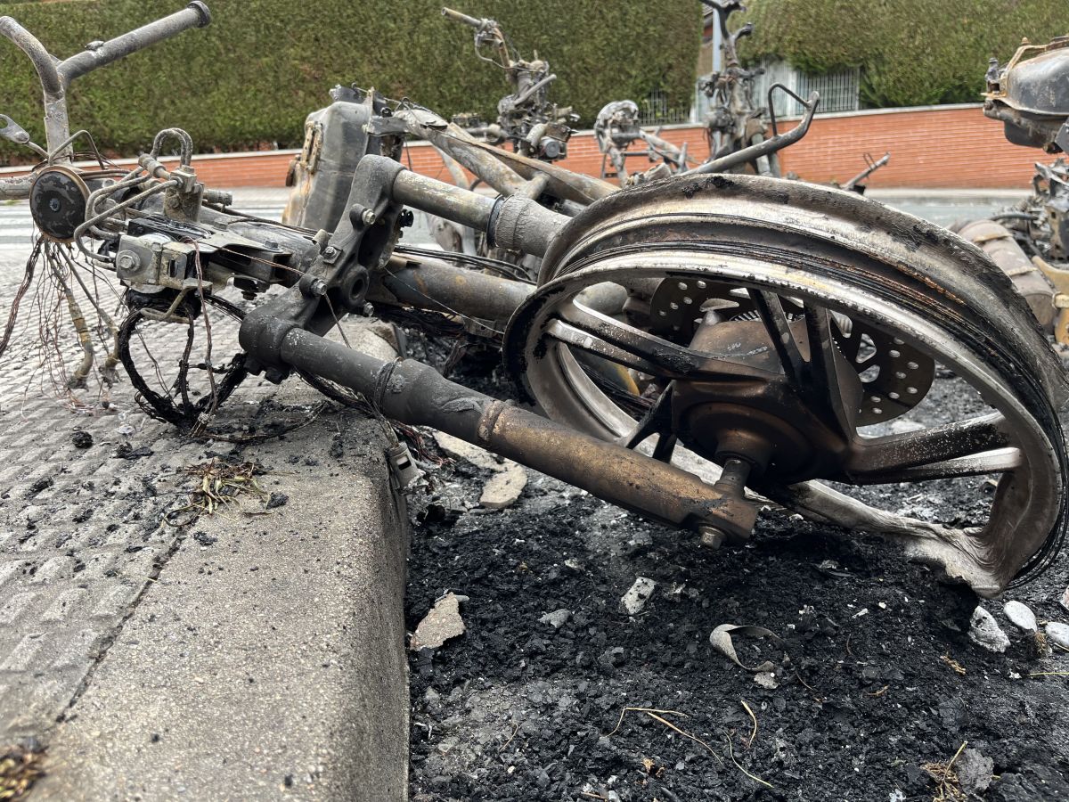 Nueve motos y un coche calcinados en San Sebastián