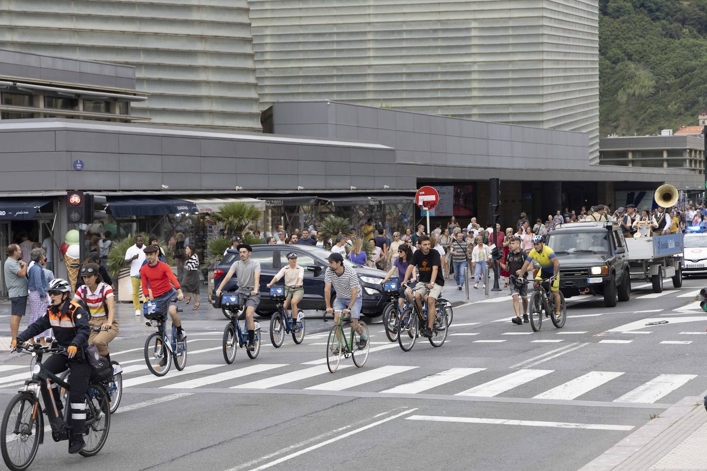 La kalejira de Euskorleans, en imágenes