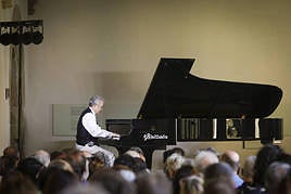 El pianista de Tokio, de 81 años, volverá a actuar este sábado en el museo.