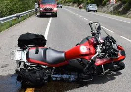 La moto del vecino de Baztan tras el accidente.