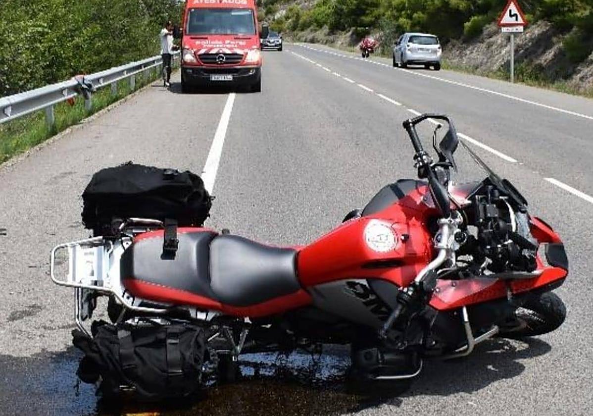 La moto del vecino de Baztan tras el accidente.