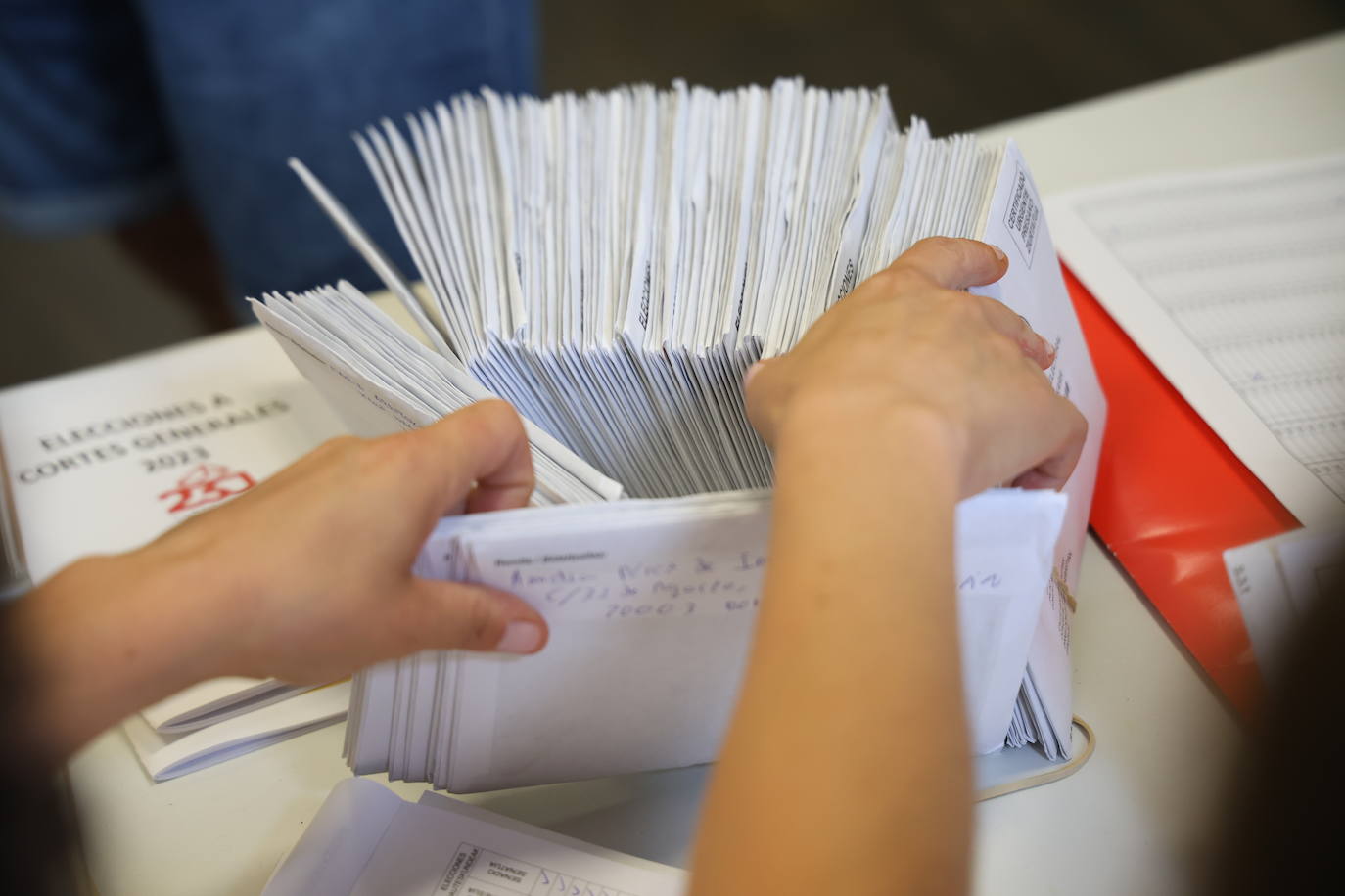 El voto por correo llega a las mesas