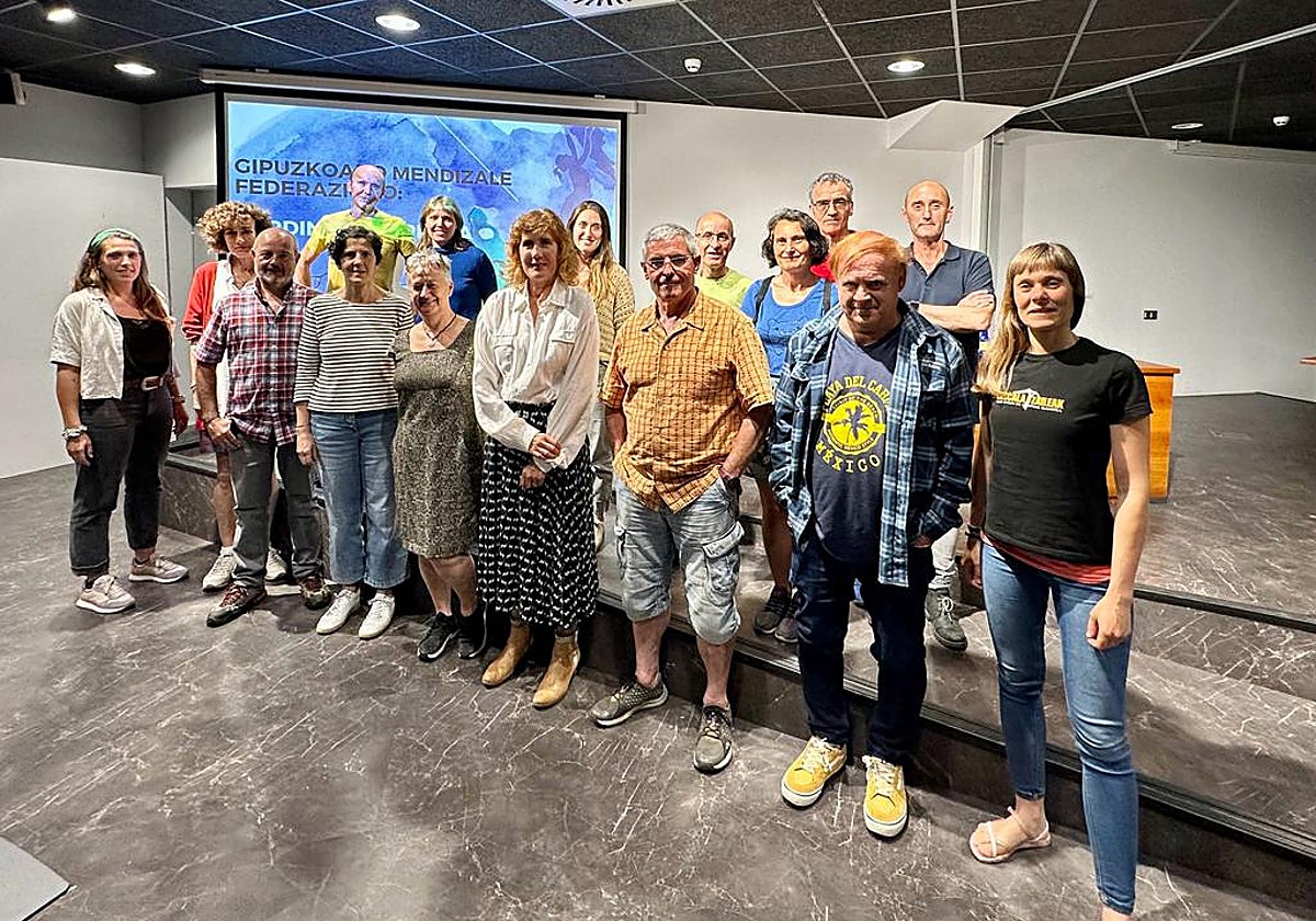 Planaren aurkezpenean parte hartu zuten lagunak.