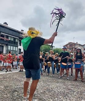 Imagen secundaria 2 - Astigarraga de fiesta entre marmitako y tambores