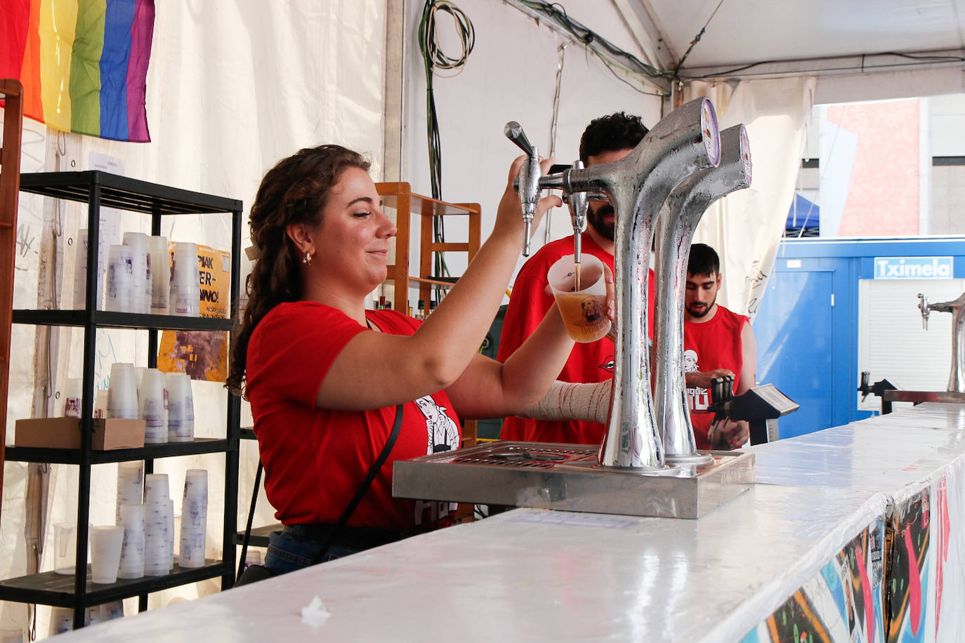 La comida popular y los cabezudos animan Errenteria