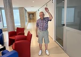 Plaza repitiendo los ejercicios de activación que suele hacer nada más despertar.