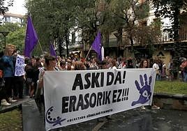 Manifestación en Errenteria contra las agresiones machistas.