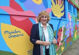 La socialista Cristina Lagé, en el patio de la ikastola Arantzazuko Ama de Martutene.