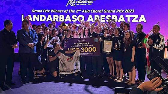 Los coralistas de Landarbaso Abesbatza.