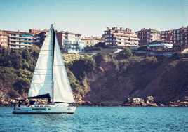 Cuatro planes en barco para disfrutar de la brisa y el paisaje de la costa vasca