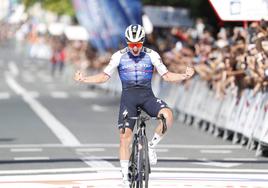 Remco Evenepoel imponiéndose en Donostia en la edición del pasado año.