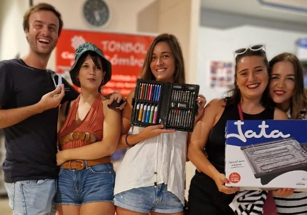 La tómbola de Deba sortea importantes premios, entre los 35.000 boletos que salen a la venta en agosto.