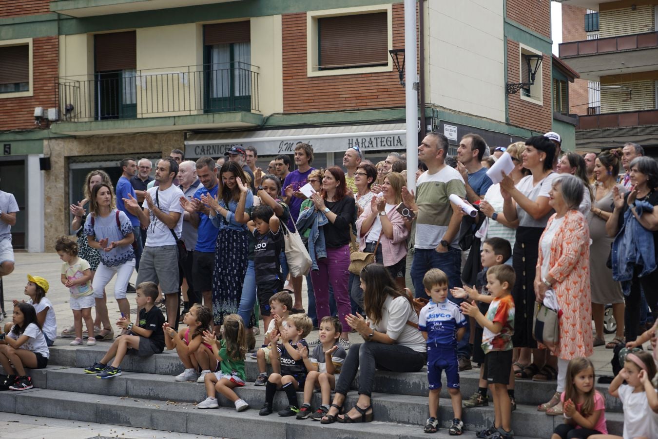 Ion Izagirre recibe el cariño de su pueblo