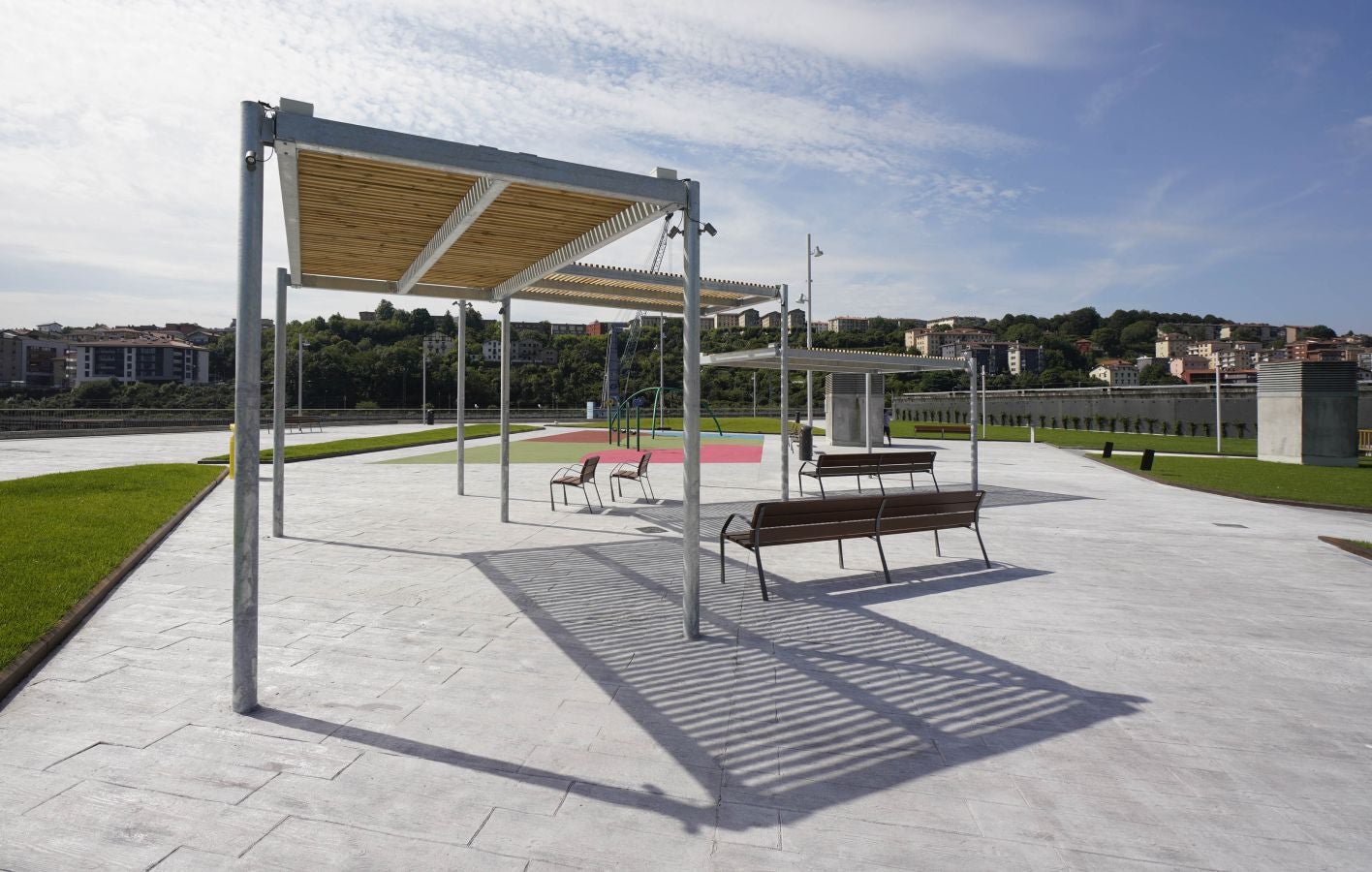 Así es la nueva plaza pública en la cubierta de la lonja de Pasaia