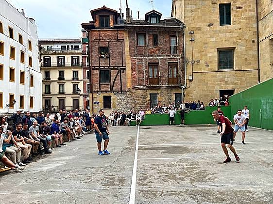 Hainbat pilota partida jokatu dira azken asteetan frontoian.