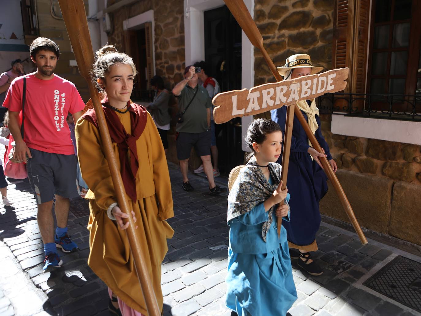 Homenaje a las bateleras en Pasaia