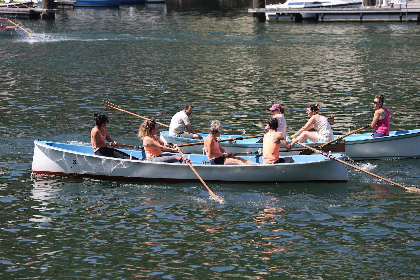 Homenaje a las bateleras en Pasaia