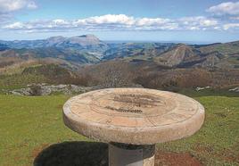 Cima del monte Murumendi.