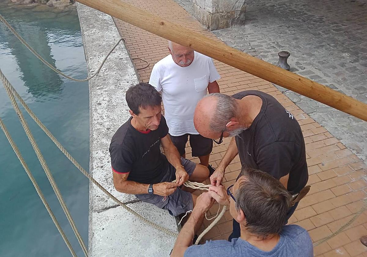 El Día del Batelero ha servido para presentar la recuperación de la grúa del siglo XVIII de Lonja Zaharra, con el objetivo de recrear la función de tan importante elemento marítimo.