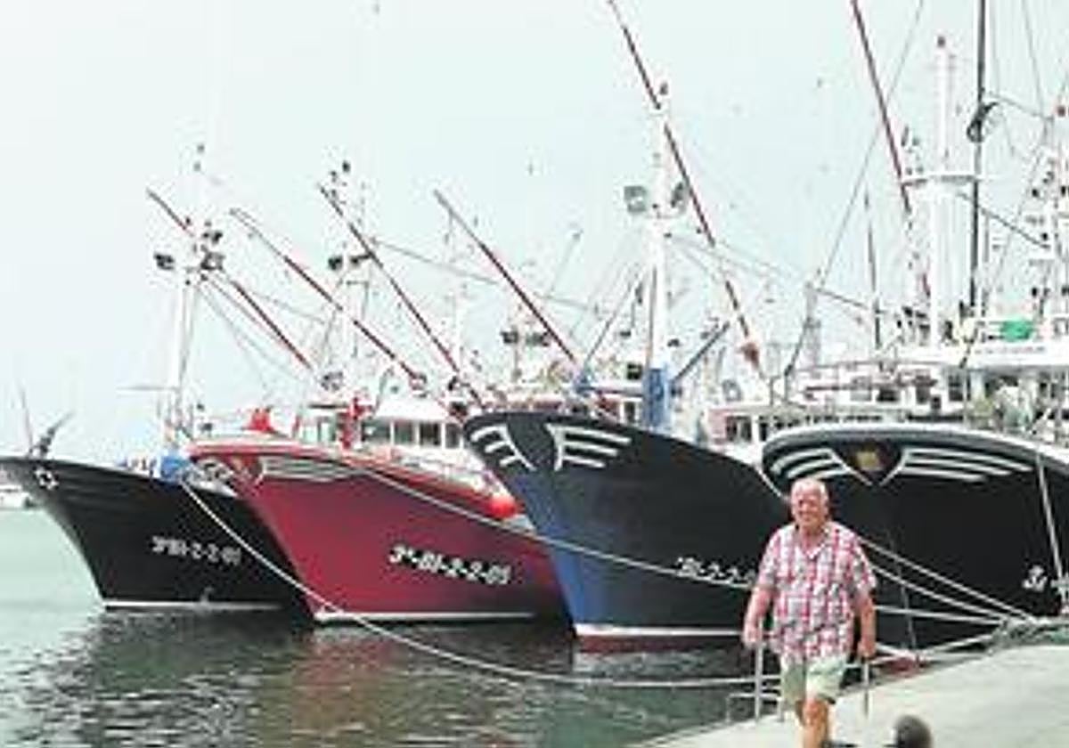 Una «atípica» borrasca obliga a amarrar la flota vasca en plena campaña del bonito