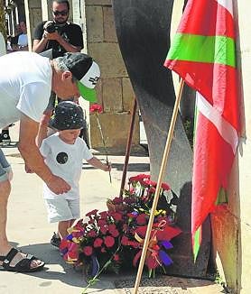 Imagen secundaria 2 - Txupinazo morado en Bera