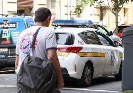 Una patrulla de la Guardia Municipal circular por los alrededores del Buen Pastor.