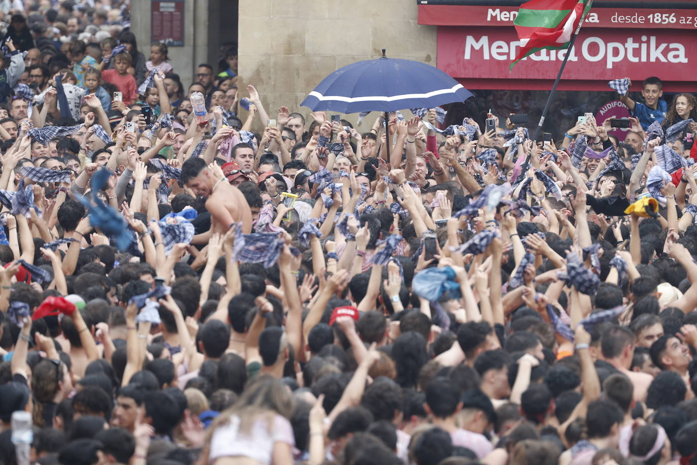 ¡Estalla la fiesta en Vitoria!