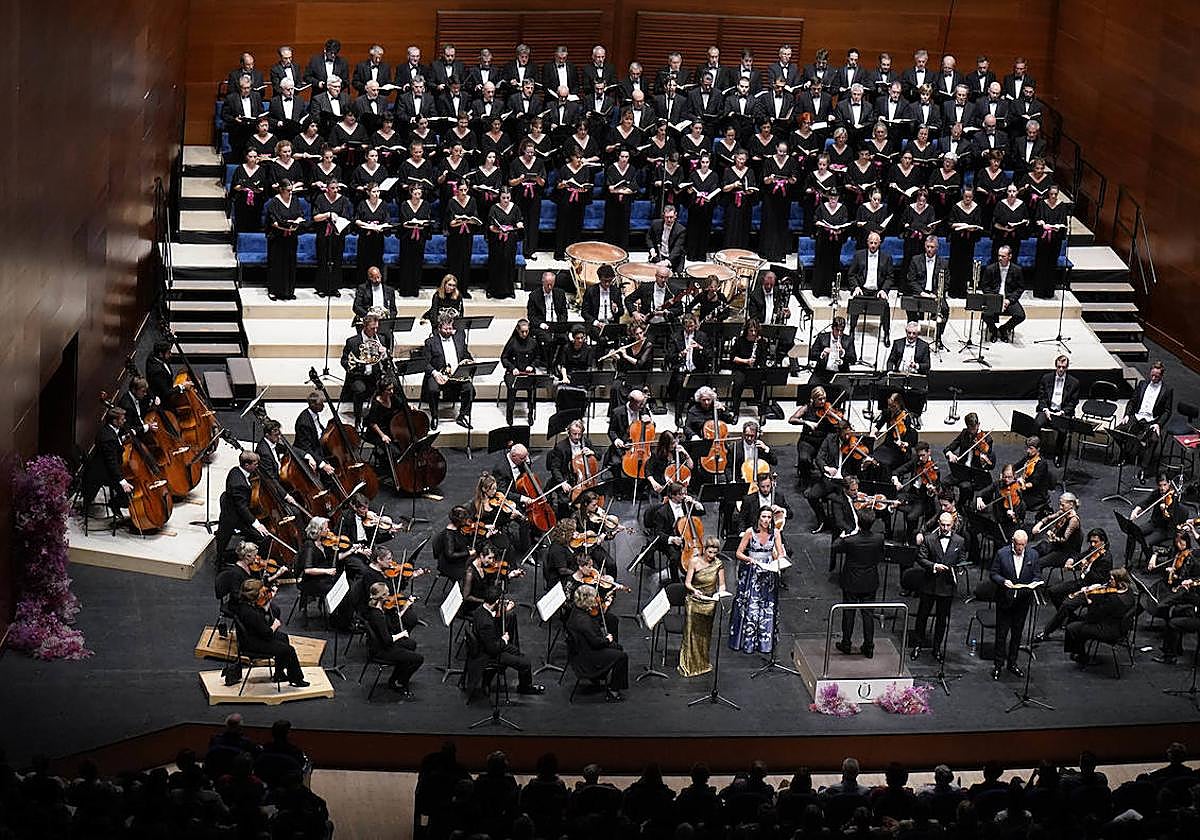 La Filarmónica de Róterdam y el Orfeón Donostiarra ofrecieron un gran espectáculo en un Kursaal lleno.