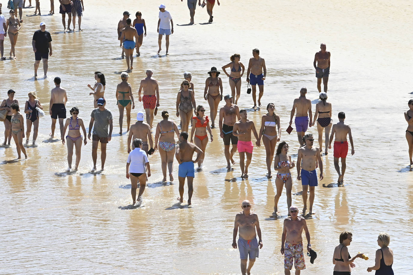 Jornada soleada en las playas guipuzcoanas