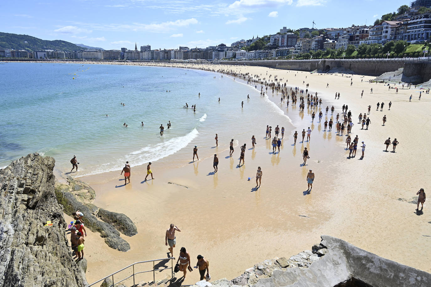 Jornada soleada en las playas guipuzcoanas